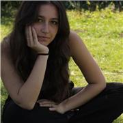 studentessa di giurisprudenza offre lezioni per studenti delle scuole medie, superiori di storia e geografia